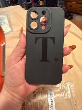 Custom Initial 'T' Black iPhone Case - Sleek Matte Protection